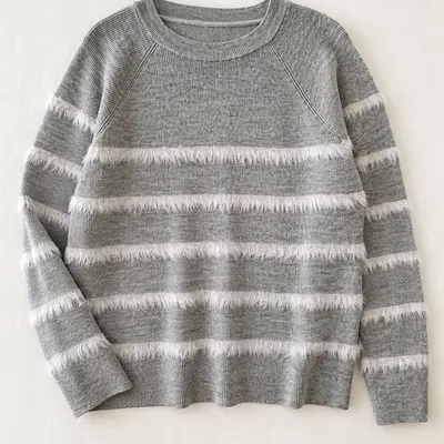     Pull gris à rayures texturées